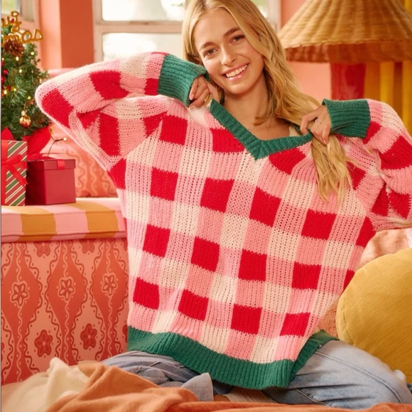 Festive Red and White Checkered Sweater - Picture 7 of 8